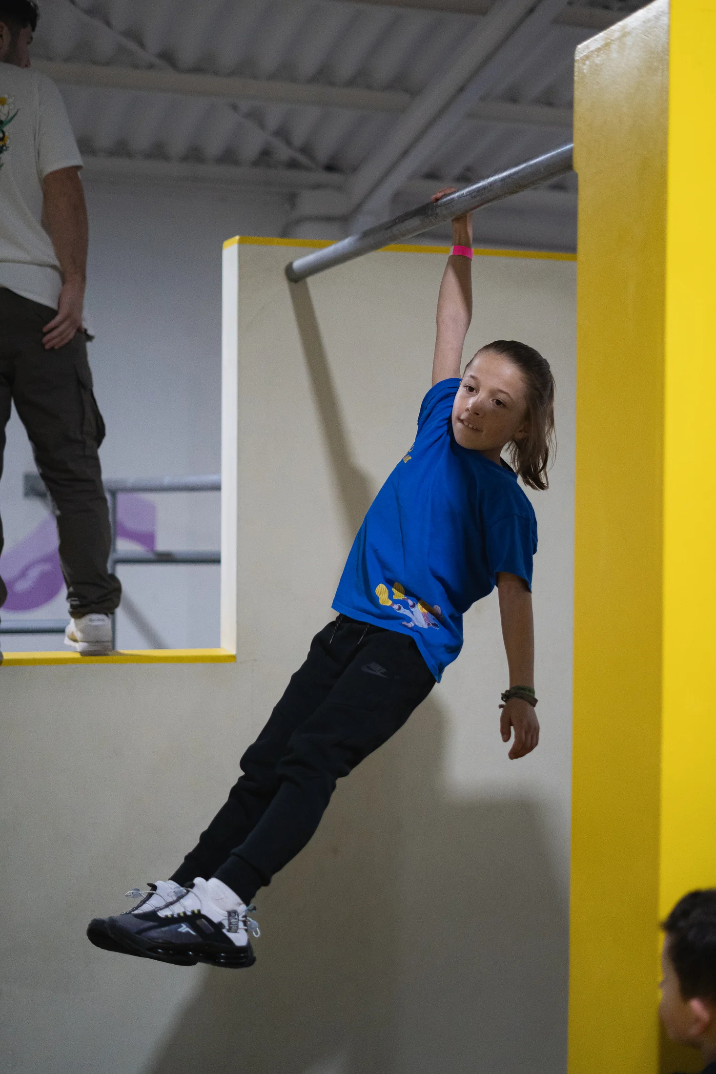 Práctica de parkour dentro de La Nave