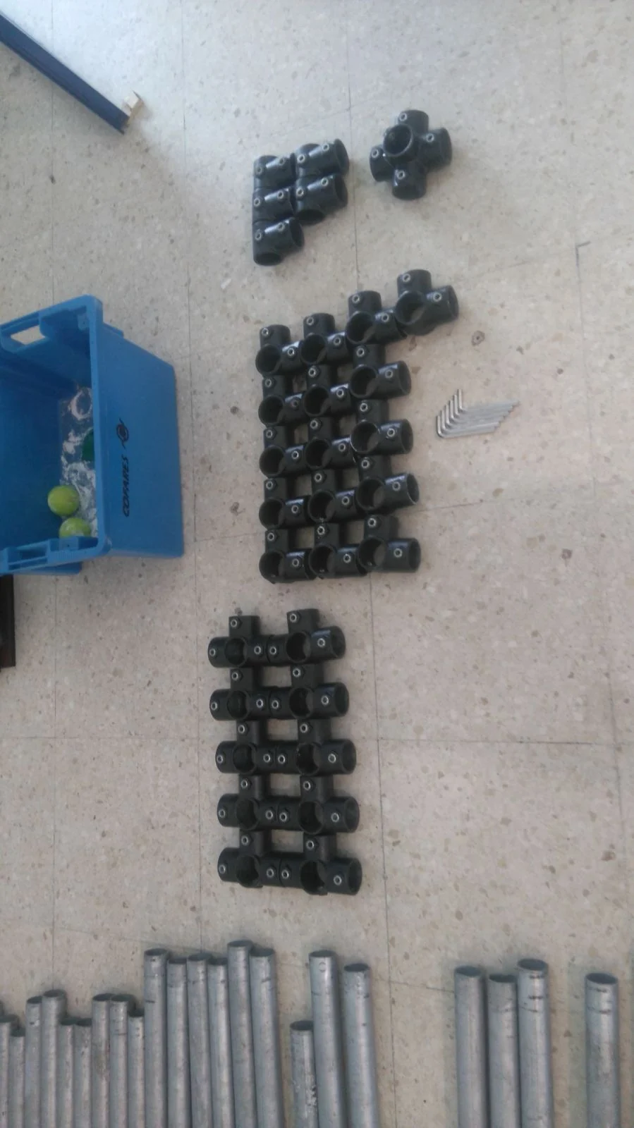 Herrajes y componentes para estructuras de parkour