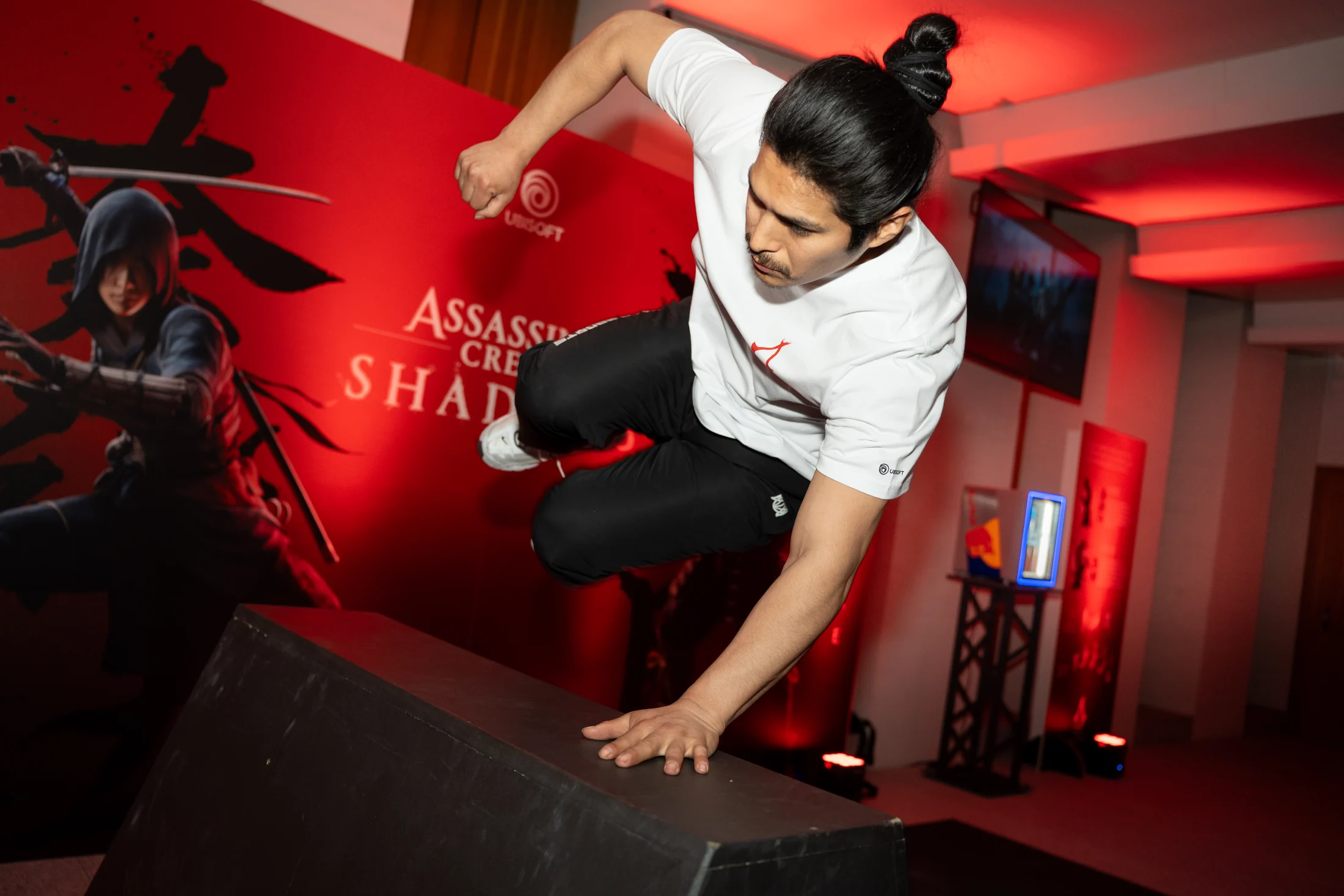 Performer ejecutando una acción de parkour para un evento
